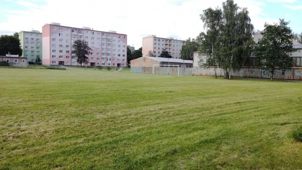 Revitalizace plochy mezi dolní částí ulice Lesní a MŠ v ulici Zahradní. Vybudování areálu víceúčelového a vícegeneračního hřiště.