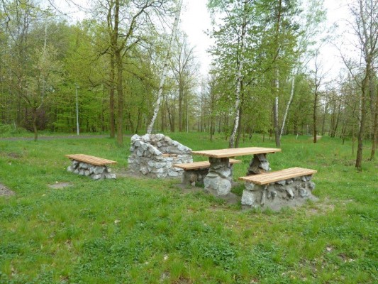 komunitní ohniště + doplnění mobiliáře v parcích